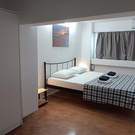 Apartment Dipla Atenas Exterior foto